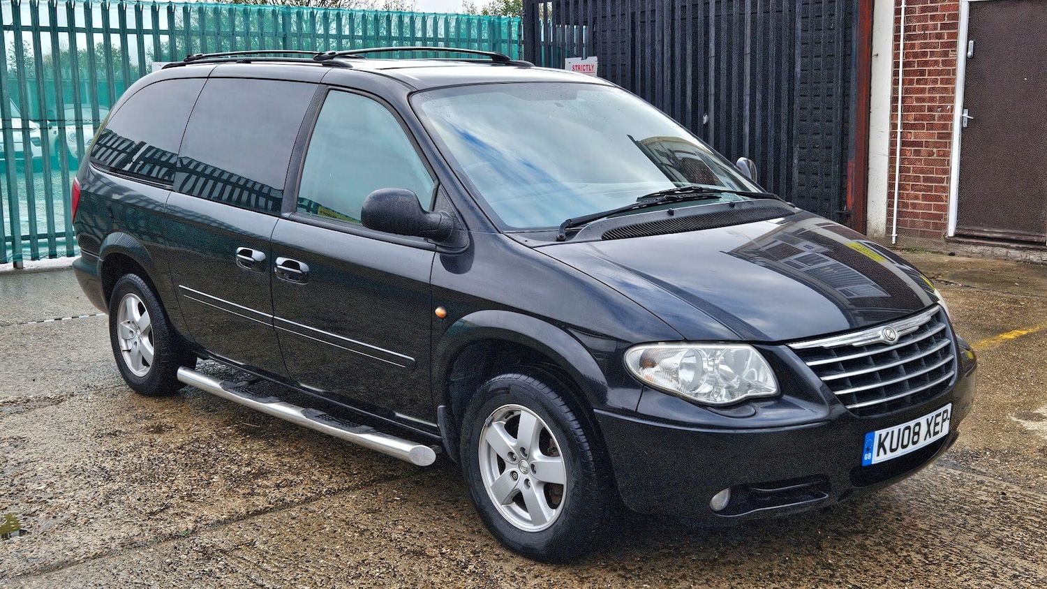 Used Chrysler Grand Voyager 2008 for sale - 76538476: Photo 2