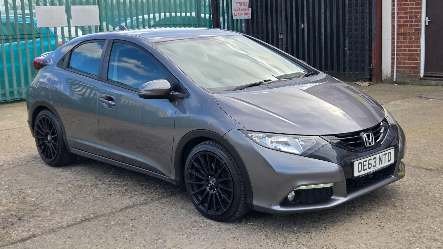 Used Honda Civic 2014 for sale - 77925779: Photo 2