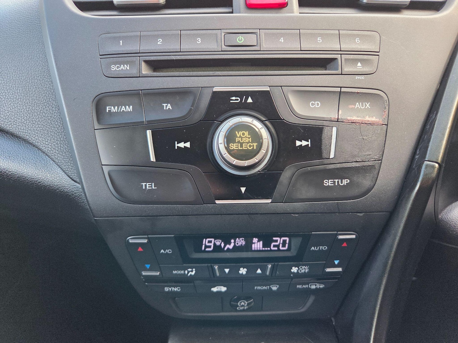 Used Honda Civic 2014 for sale - 77925779: Photo 28