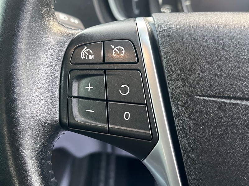 Used Volvo V40 2017 for sale - 77981723: Photo 21