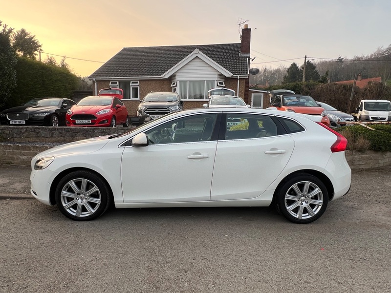 Used Volvo V40 2017 for sale - 77981723: Photo 8