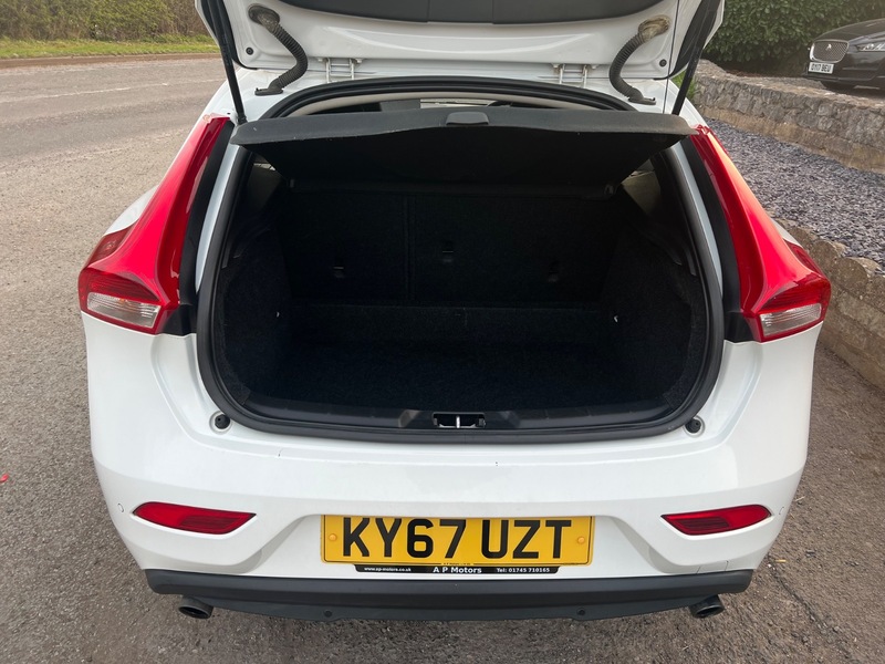 Used Volvo V40 2017 for sale - 77981723: Photo 9