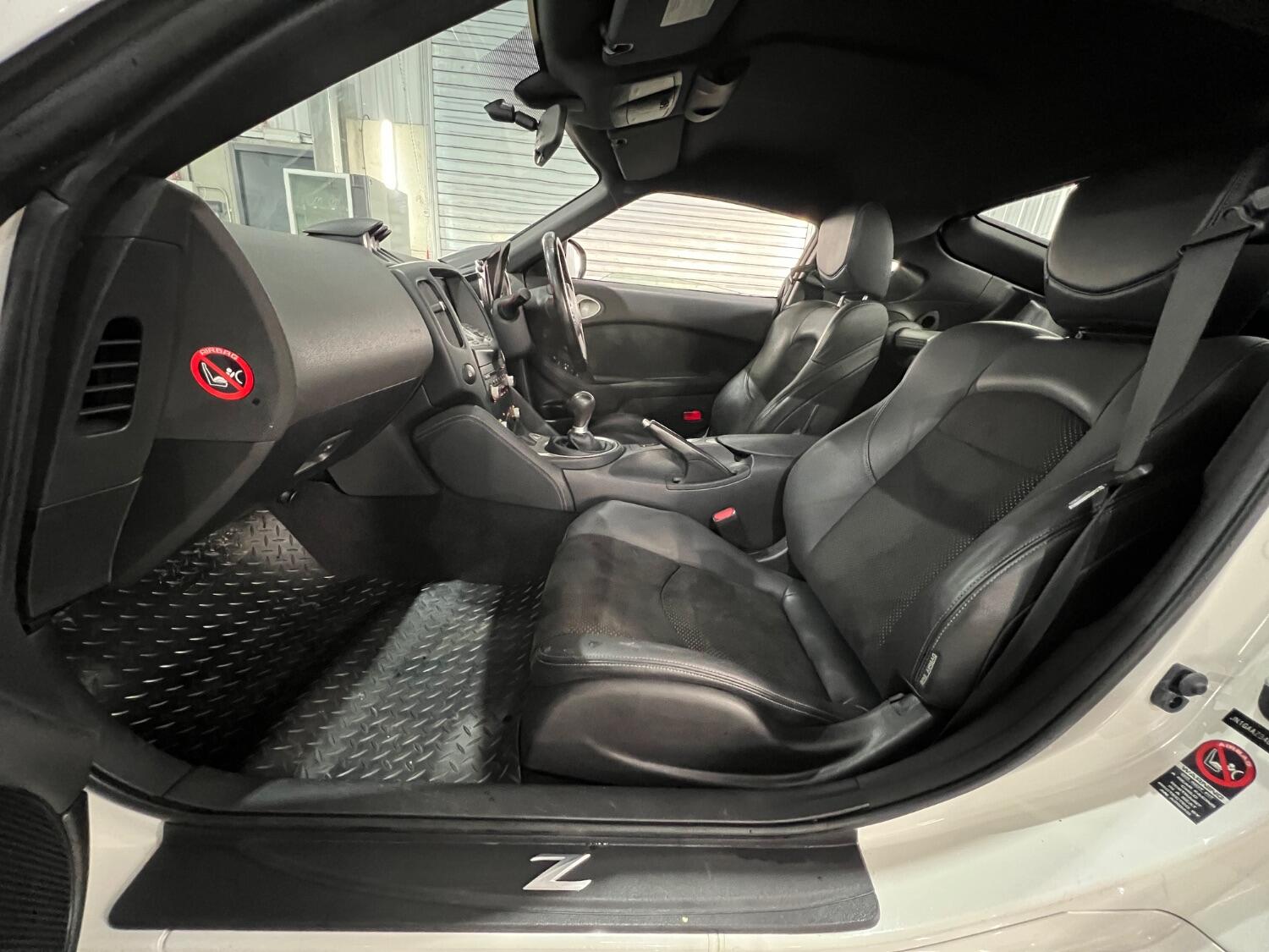 Used Nissan 370 Z 2011 for sale - 76358151: Photo 11