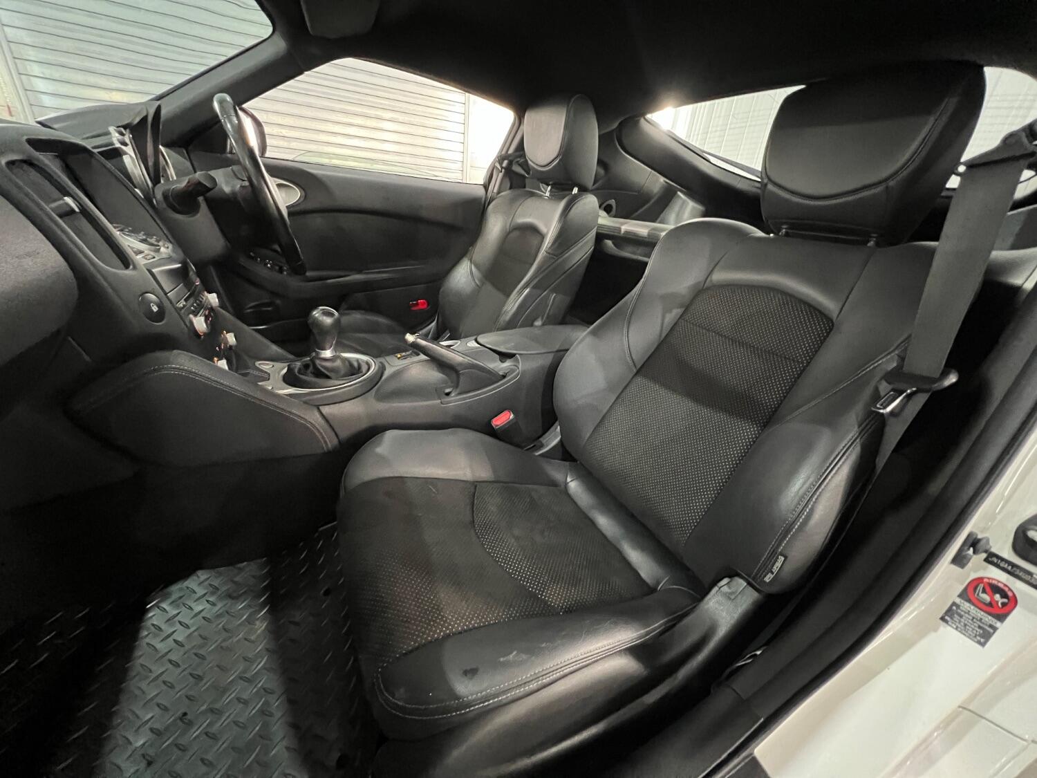 Used Nissan 370 Z 2011 for sale - 76358151: Photo 12
