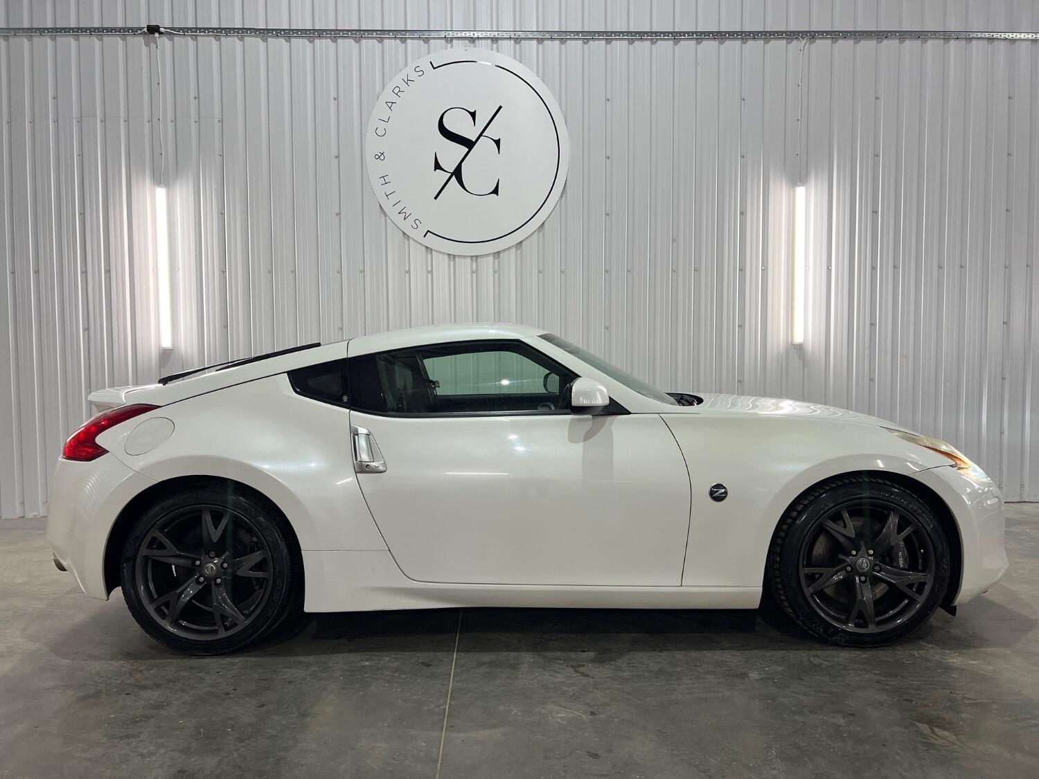 Used Nissan 370 Z 2011 for sale - 76358151: Photo 2