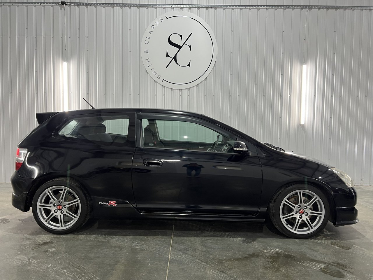 Used Honda Civic 2004 for sale - 77760862: Photo 2