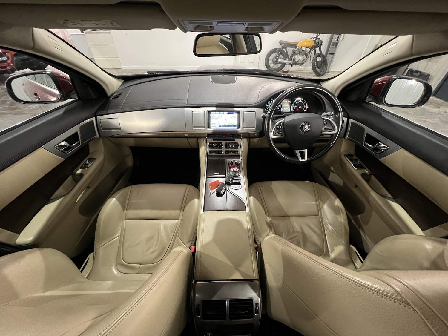 Used Jaguar XF 2013 for sale - 76884891: Photo 10