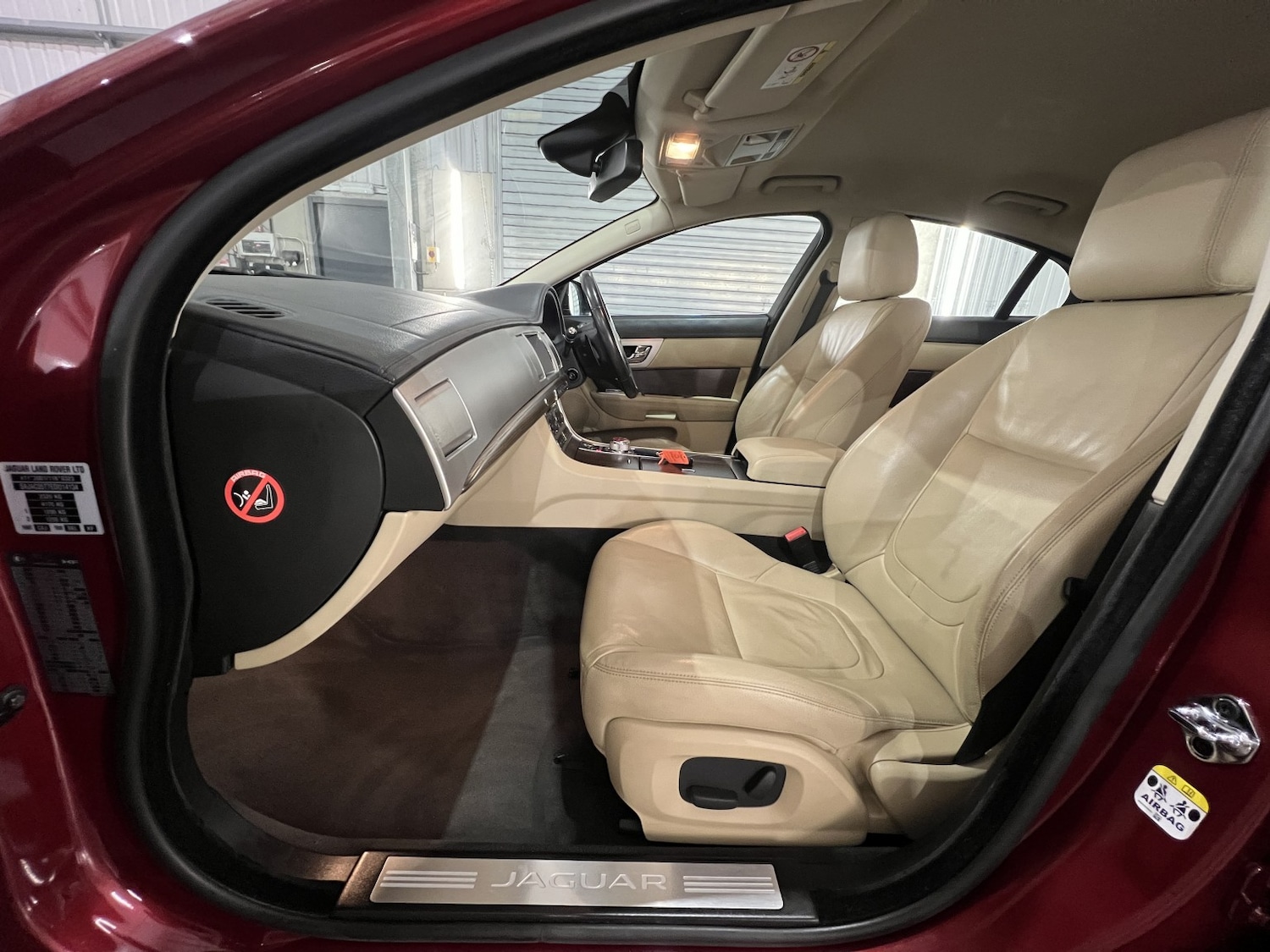 Used Jaguar XF 2013 for sale - 76884891: Photo 11