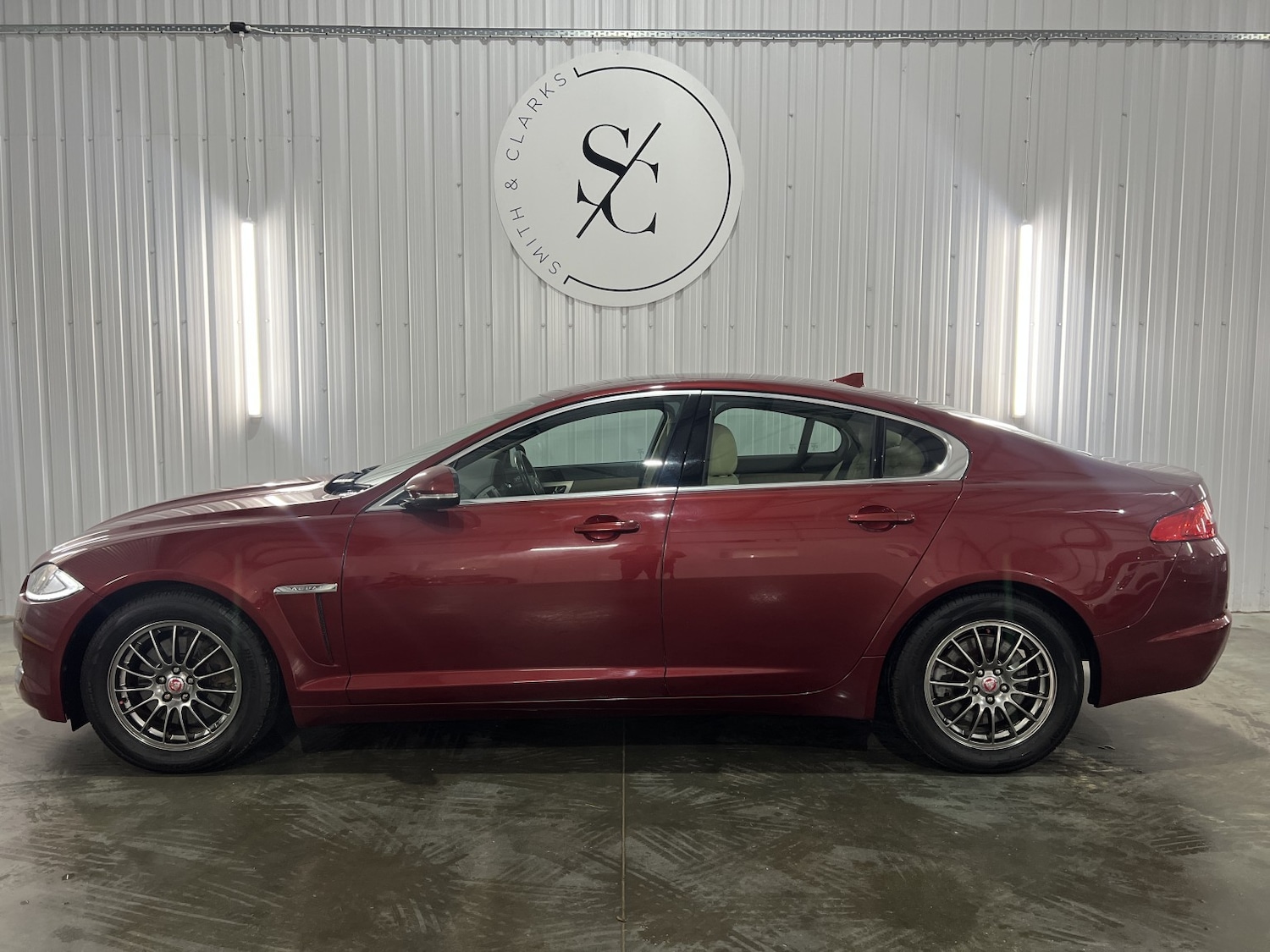 Used Jaguar XF 2013 for sale - 76884891: Photo 5