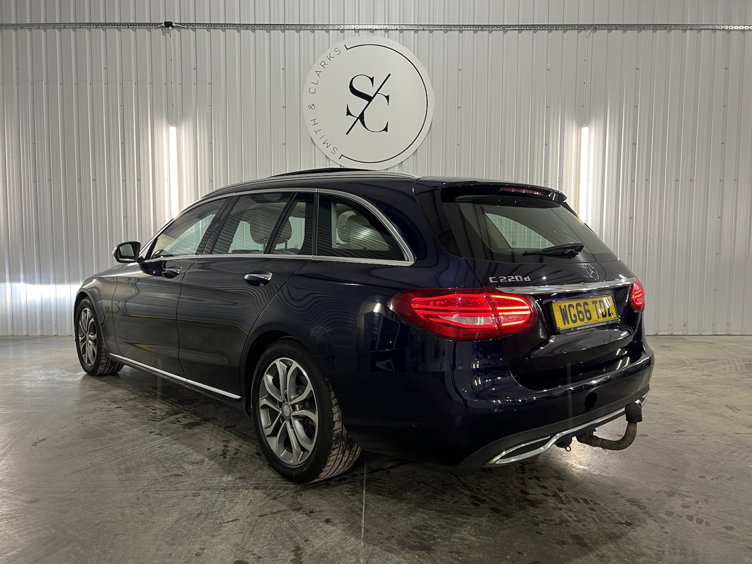 Used Mercedes-Benz C Class 2016 for sale - 76483080: Photo 4