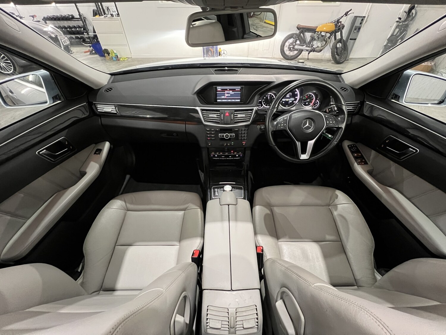 Used Mercedes-Benz E Class 2013 for sale - 77965561: Photo 11