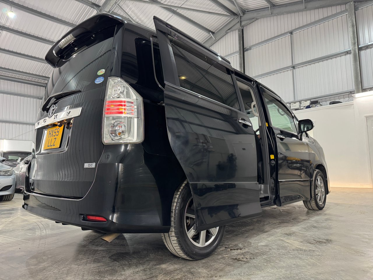 Used Toyota Voxy 2025 for sale - 77811174: Photo 8