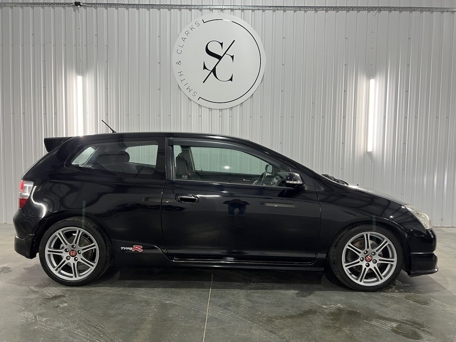 Used Honda Civic 2004 for sale - 76483017: Photo 2