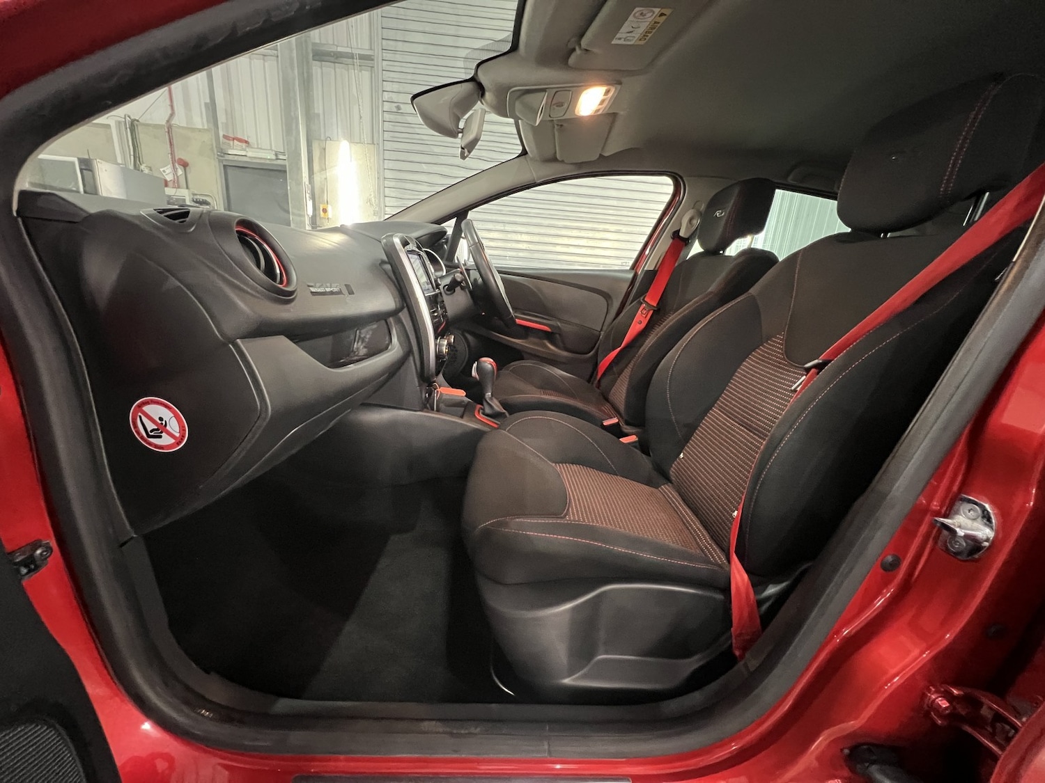 Used Renault Clio 2015 for sale - 76713131: Photo 11