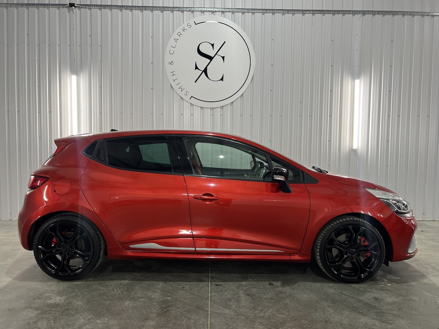 Used Renault Clio 2015 for sale - 76713131: Photo 2