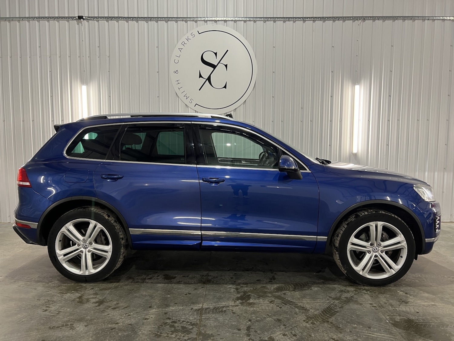 Used Volkswagen Touareg 2015 for sale - 77342648: Photo 2