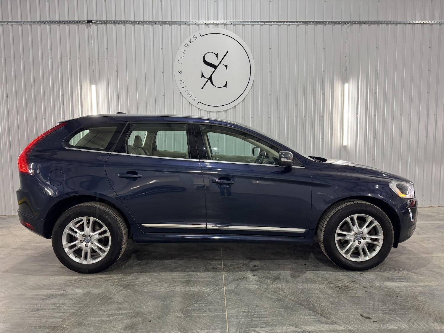 Used Volvo XC60 2013 for sale - 77979923: Photo 2