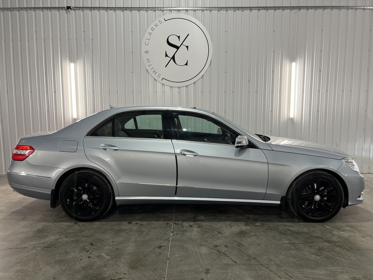 Used Mercedes-Benz E Class 2013 for sale - 77595468: Photo 2