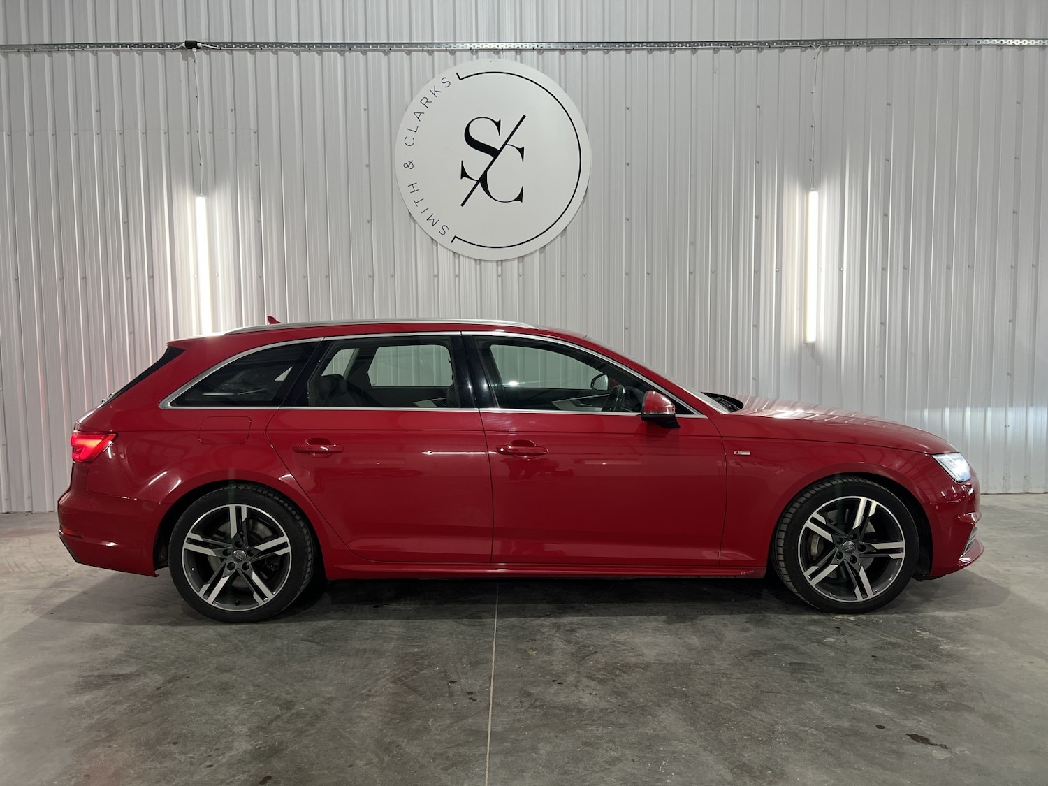 Used Audi A4 Avant 2017 for sale - 77965562: Photo 2