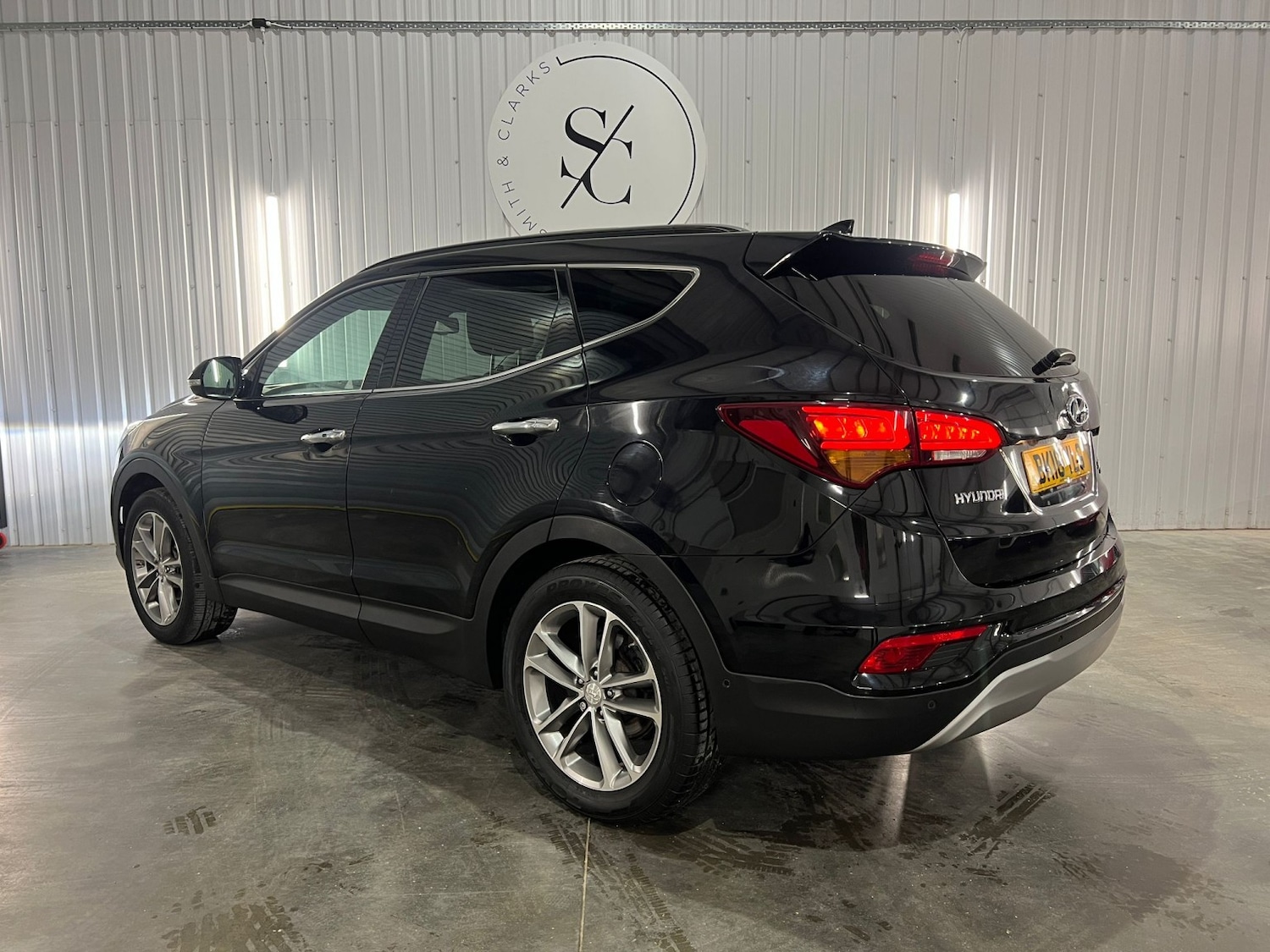 Used Hyundai Santa Fe 2016 for sale - 77438340: Photo 3