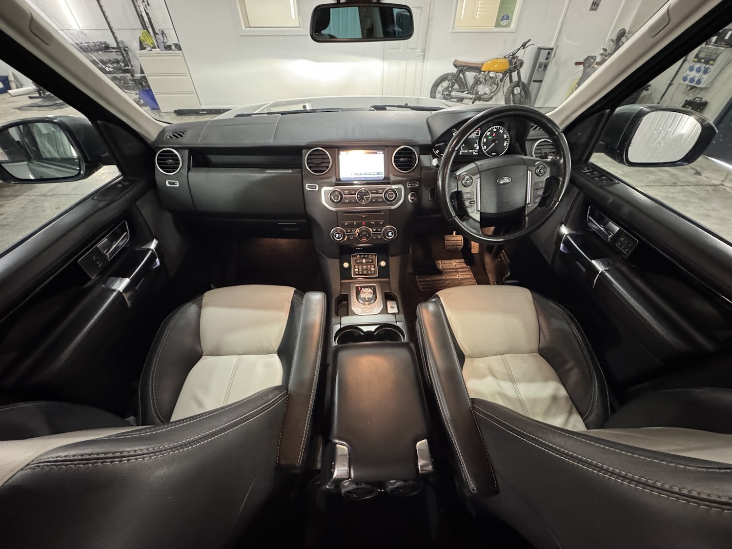 Used Land Rover Discovery 4 2015 for sale - 77965559: Photo 10