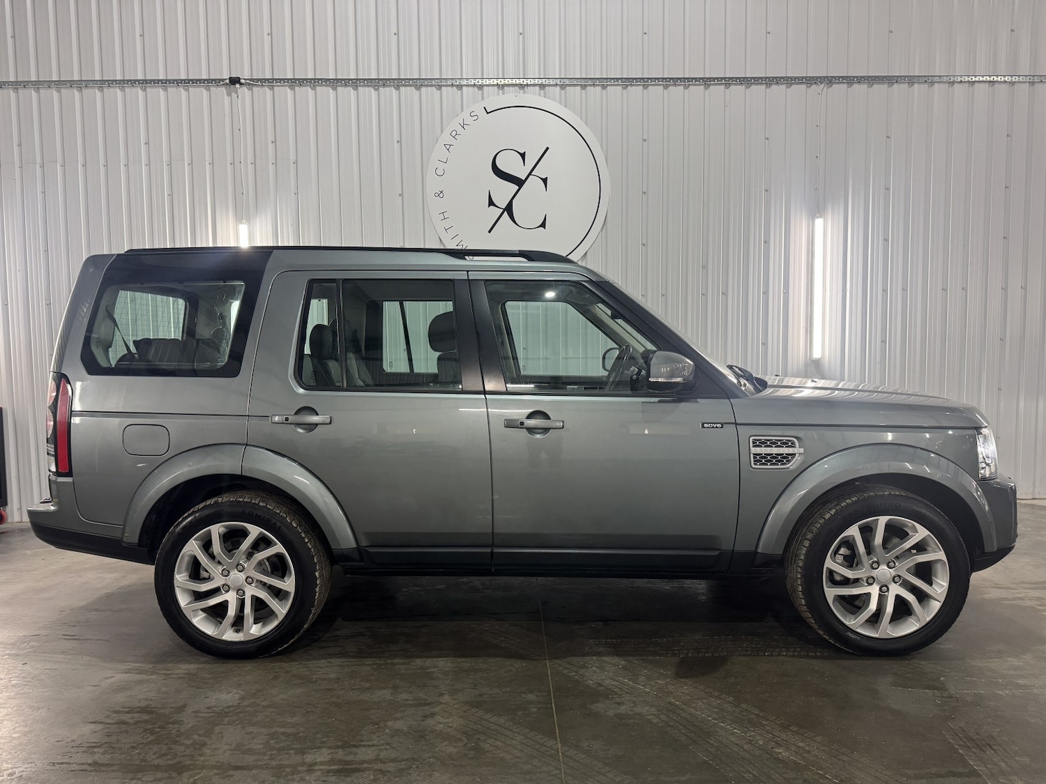 Used Land Rover Discovery 4 2015 for sale - 77965559: Photo 2