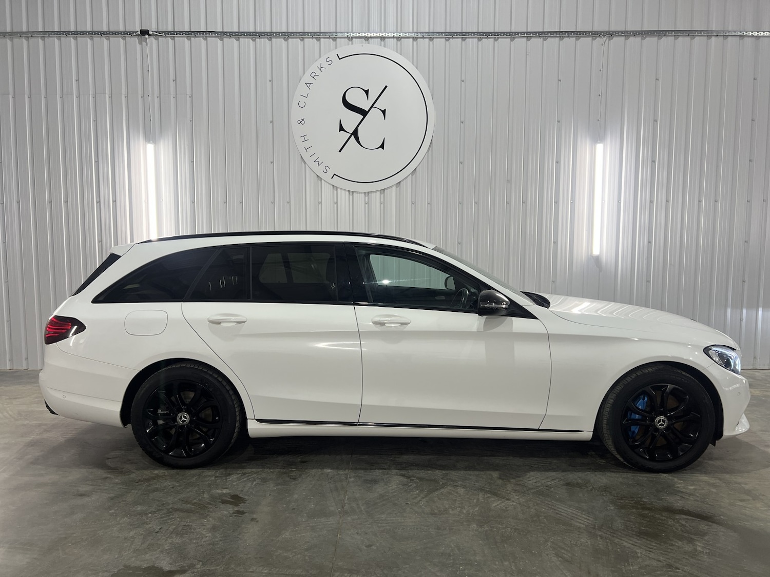 Used Mercedes-Benz C Class 2017 for sale - 76940107: Photo 2