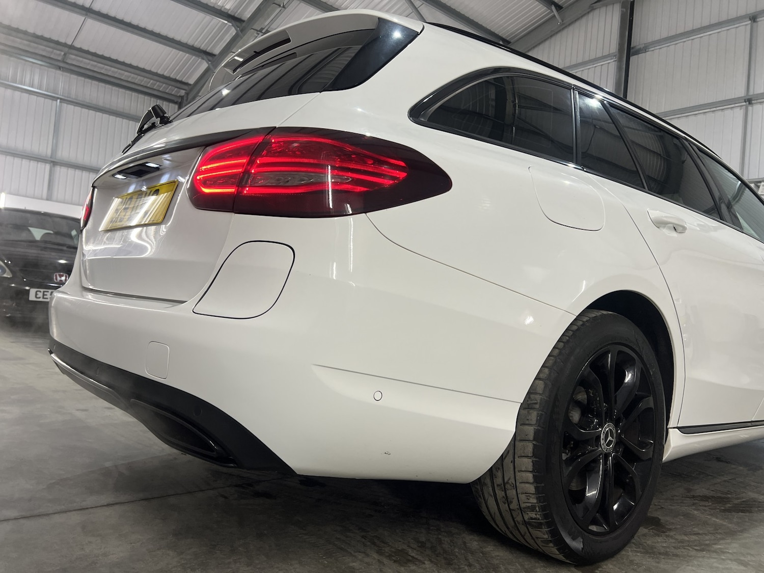 Used Mercedes-Benz C Class 2017 for sale - 76940107: Photo 8