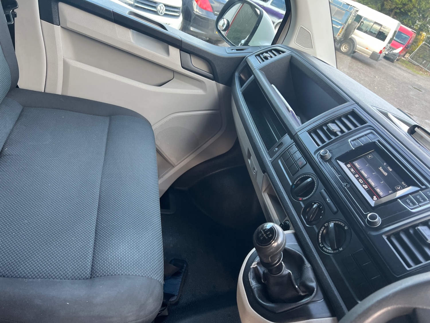 Used Volkswagen Transporter 2015 for sale - 76478107: Photo 10