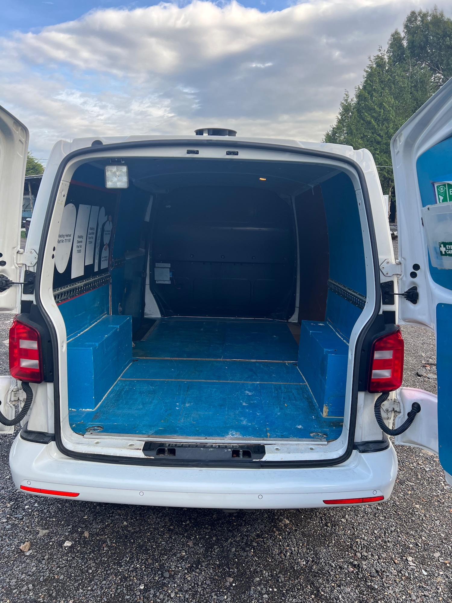 Used Volkswagen Transporter 2015 for sale - 76478107: Photo 9