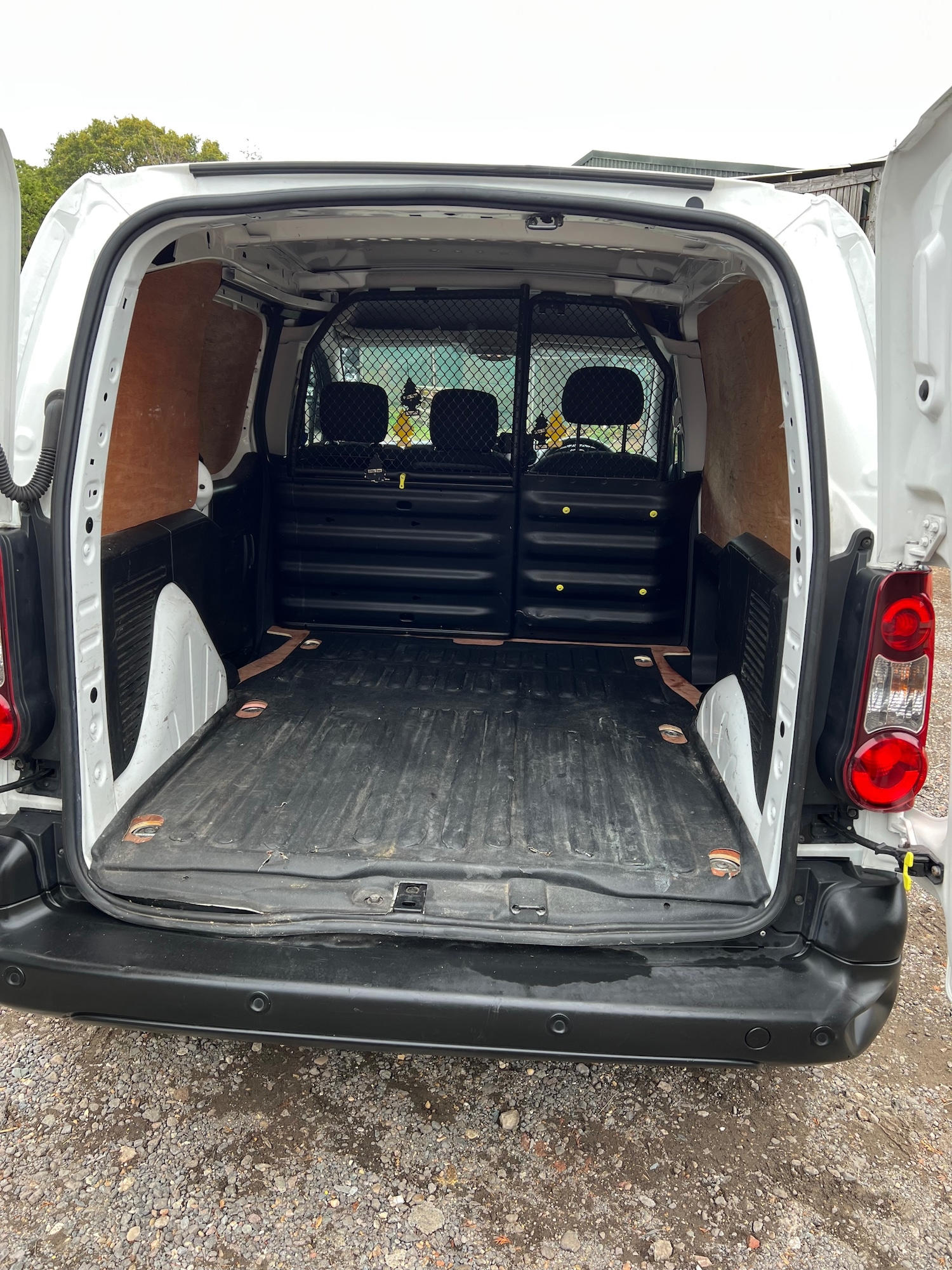 Used Peugeot Partner 2017 for sale - 76287381: Photo 12