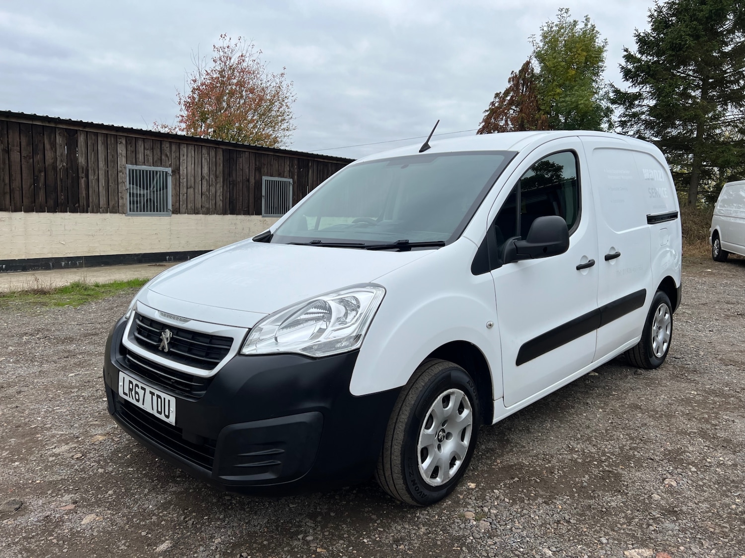 Used Peugeot Partner 2017 for sale - 76287381: Photo 2