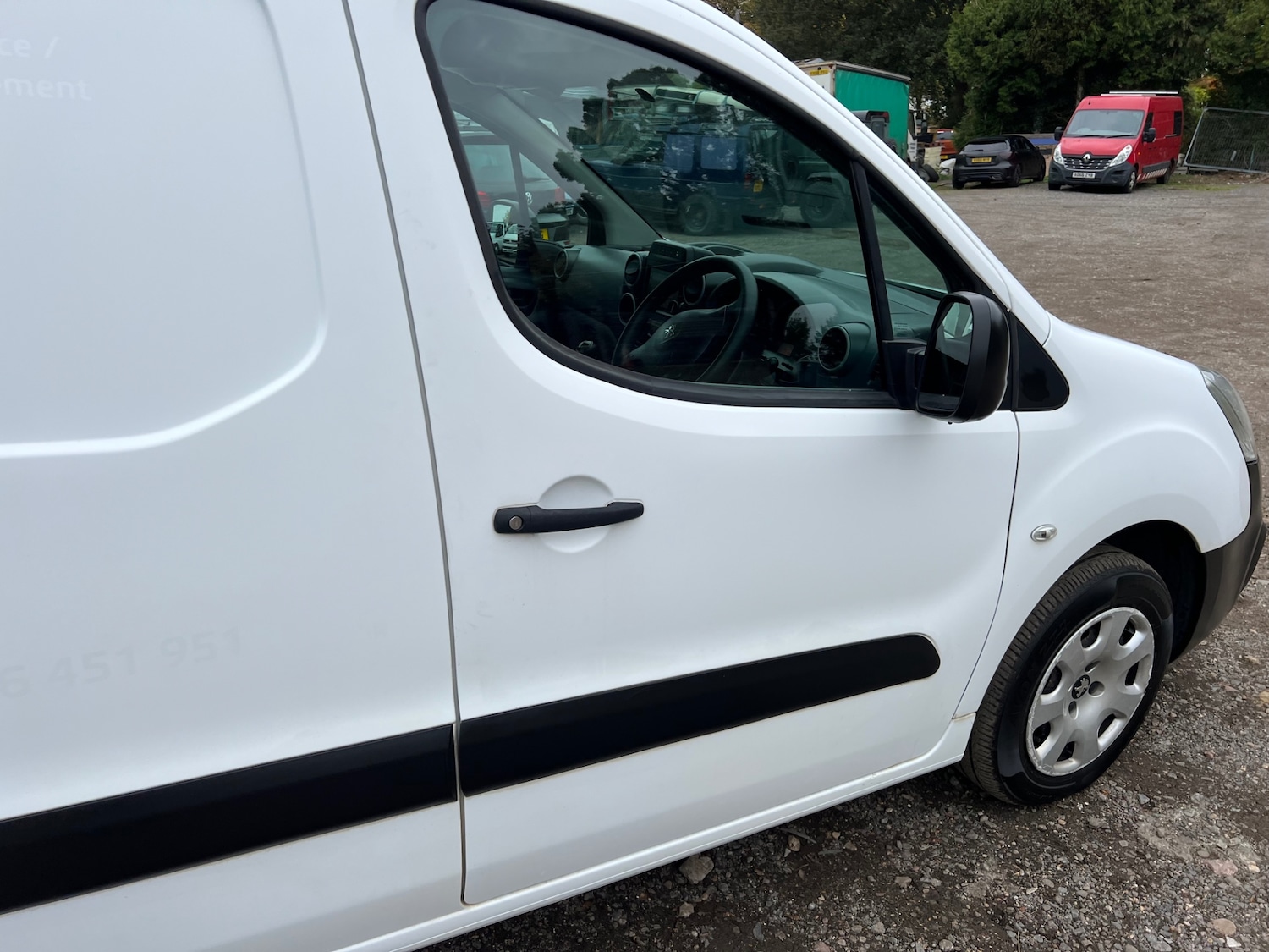 Used Peugeot Partner 2017 for sale - 76287381: Photo 8