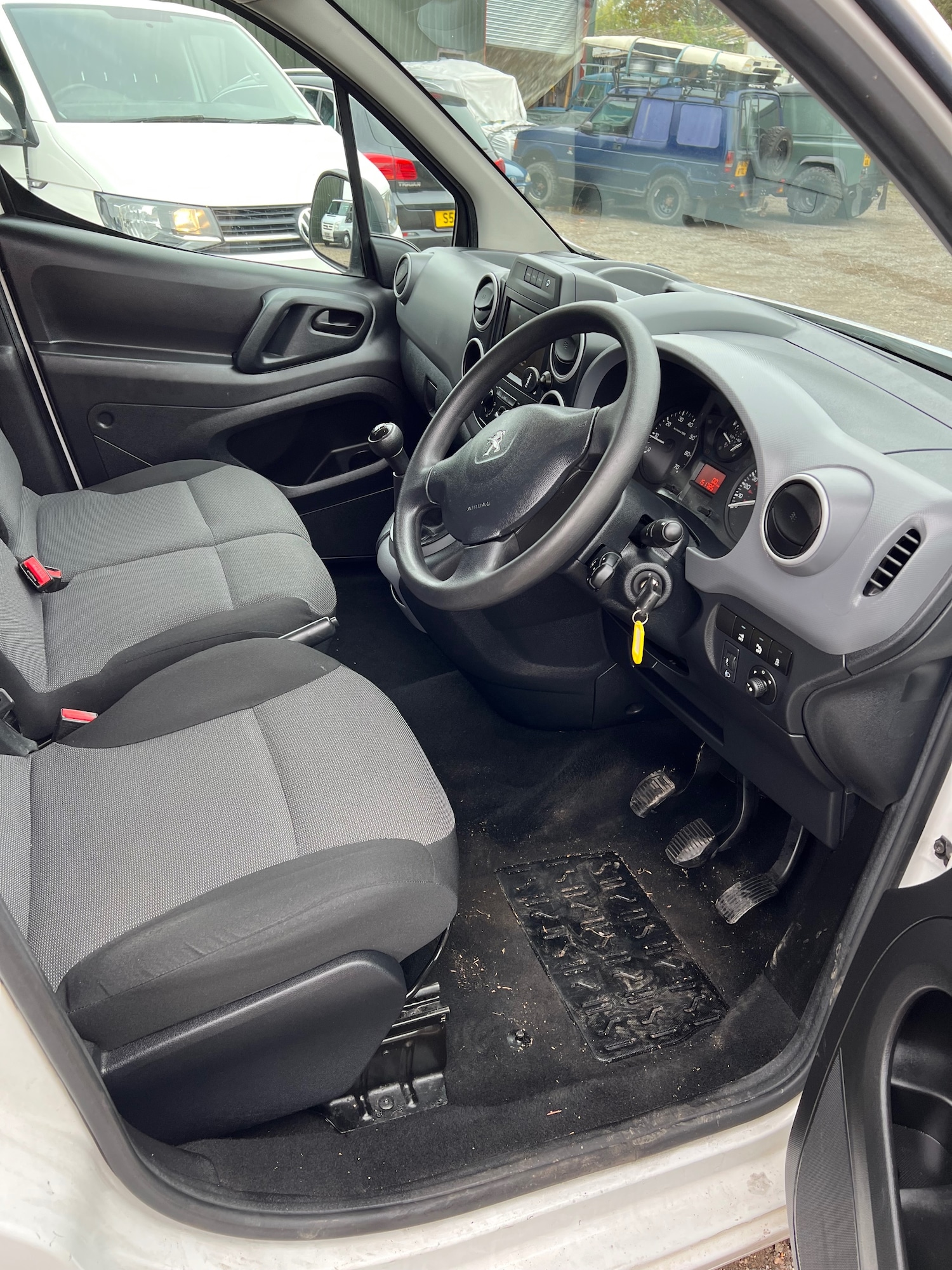 Used Peugeot Partner 2017 for sale - 76287381: Photo 9