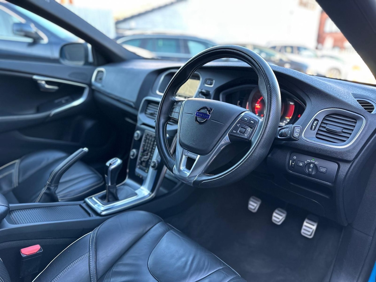 Used Volvo V40 2015 for sale - 77131687: Photo 14