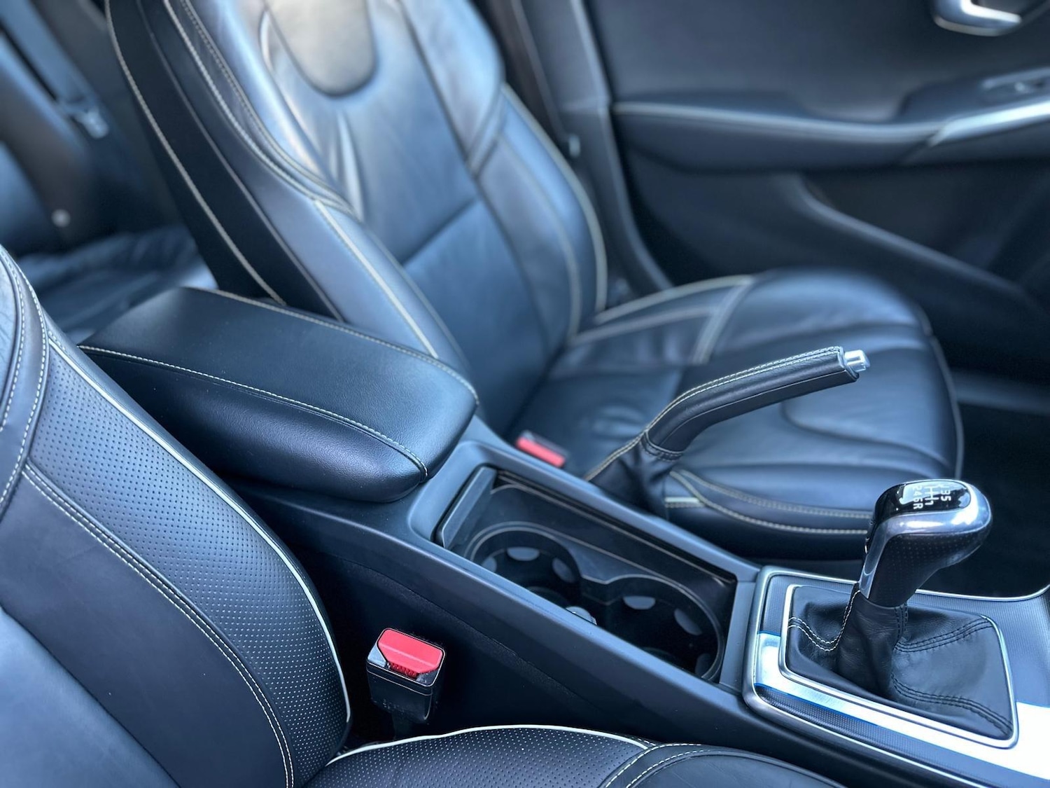 Used Volvo V40 2015 for sale - 77131687: Photo 17