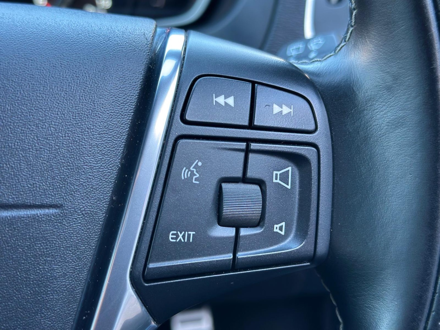 Used Volvo V40 2015 for sale - 77131687: Photo 27