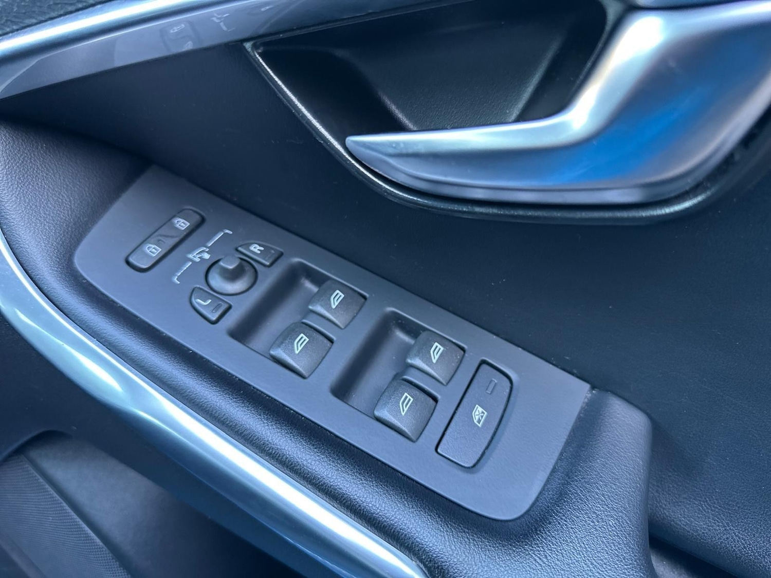 Used Volvo V40 2015 for sale - 77131687: Photo 33