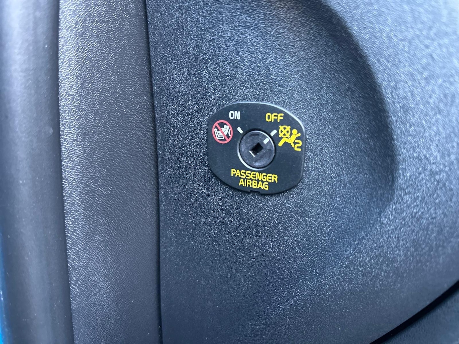 Used Volvo V40 2015 for sale - 77131687: Photo 34