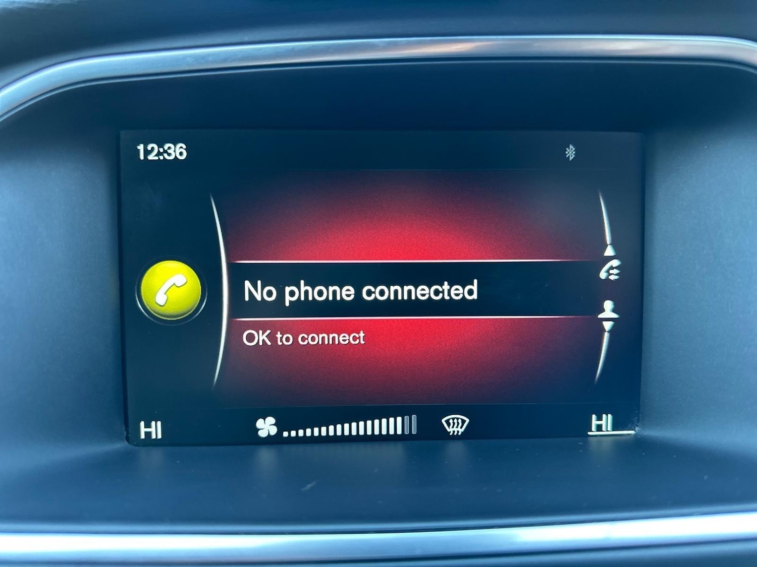 Used Volvo V40 2015 for sale - 77131687: Photo 41