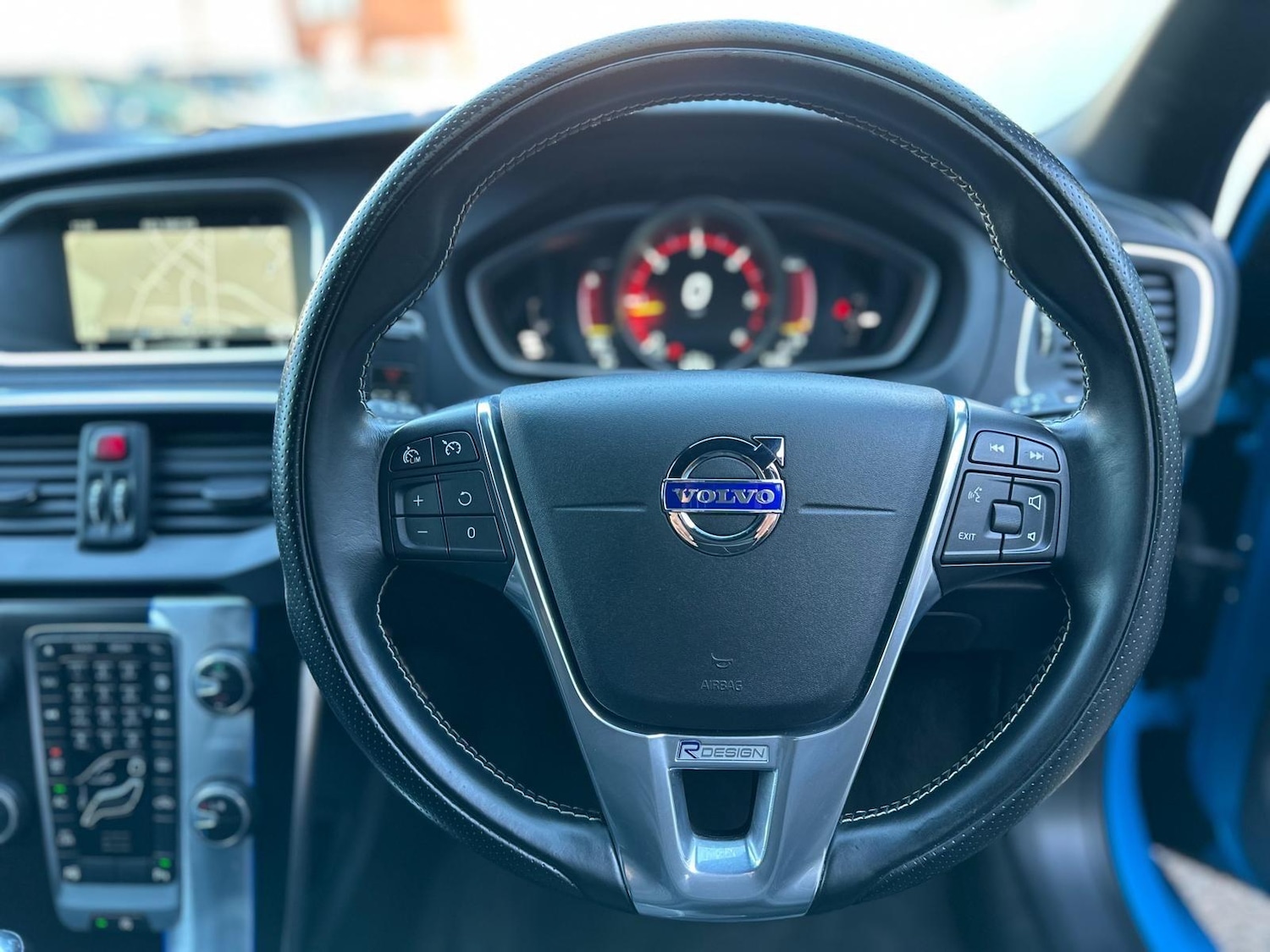 Used Volvo V40 2015 for sale - 77131687: Photo 50