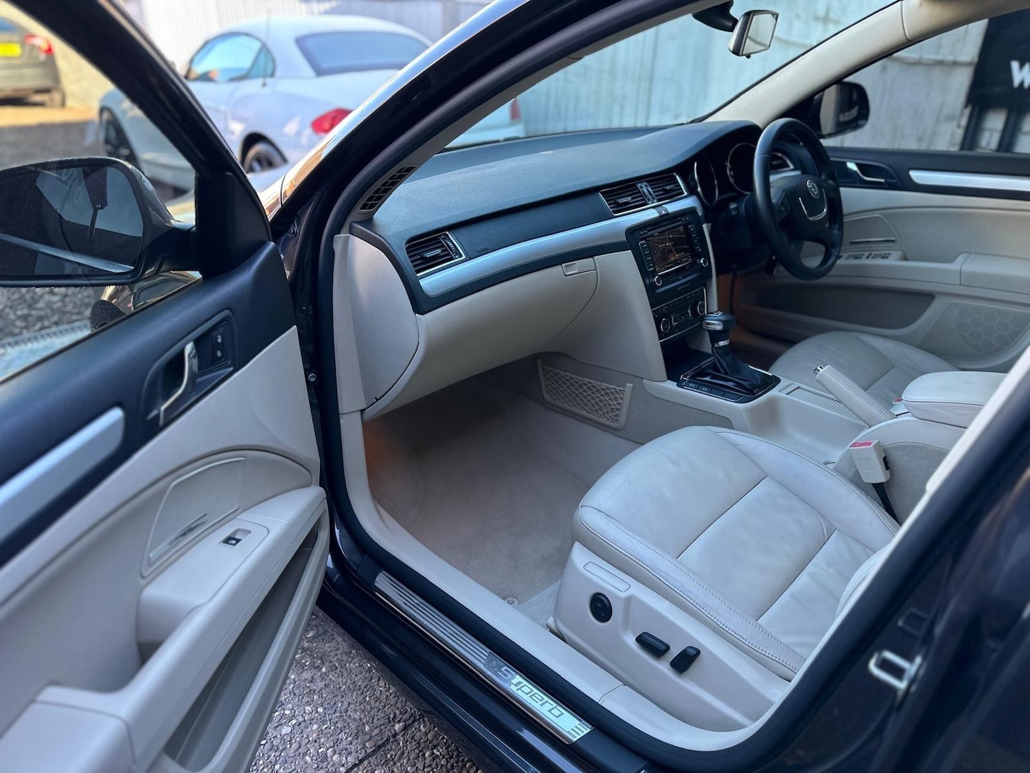 Used Skoda Superb 2011 for sale - 77131711: Photo 62