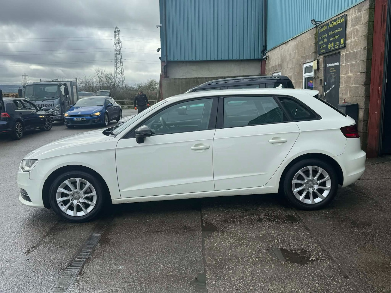 Used Audi A3 2014 for sale - 77630025: Photo 4