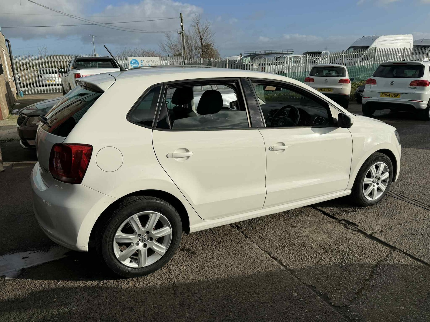 Used Volkswagen Polo 2011 for sale - 76893061: Photo 4