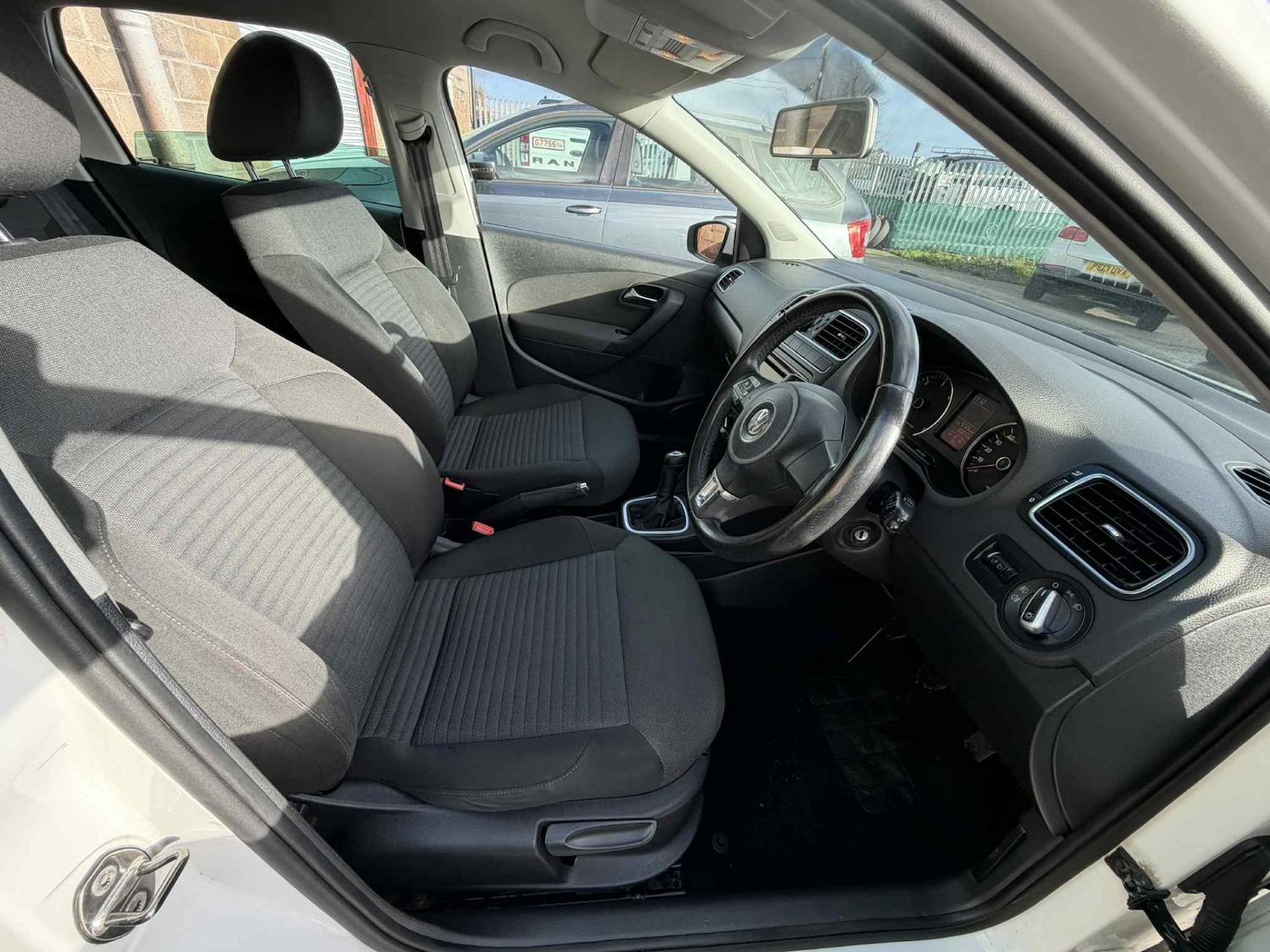 Used Volkswagen Polo 2011 for sale - 76893061: Photo 7