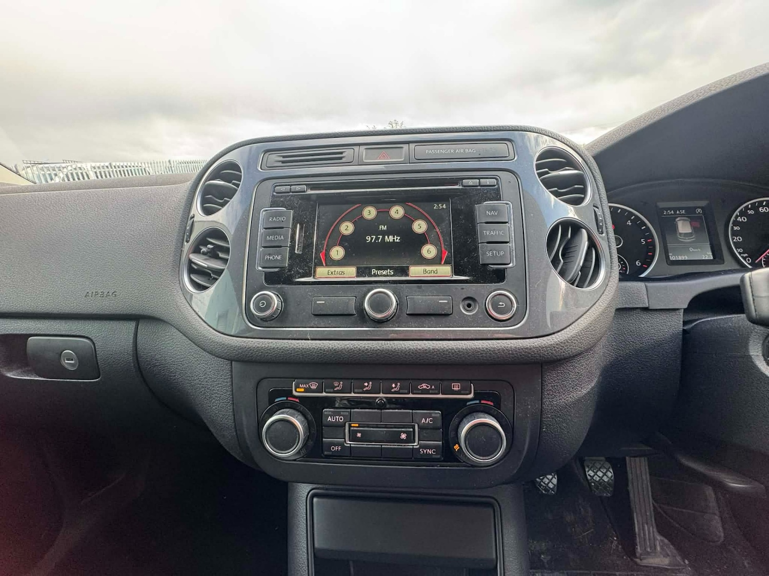 Used Volkswagen Tiguan 2014 for sale - 77543853: Photo 9