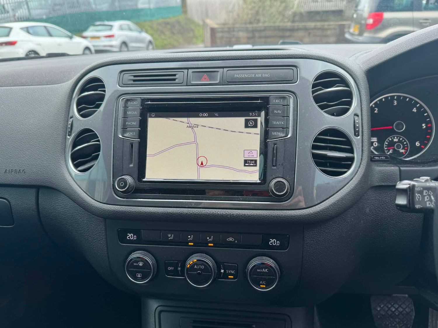 Used Volkswagen Tiguan 2015 for sale - 77545350: Photo 10