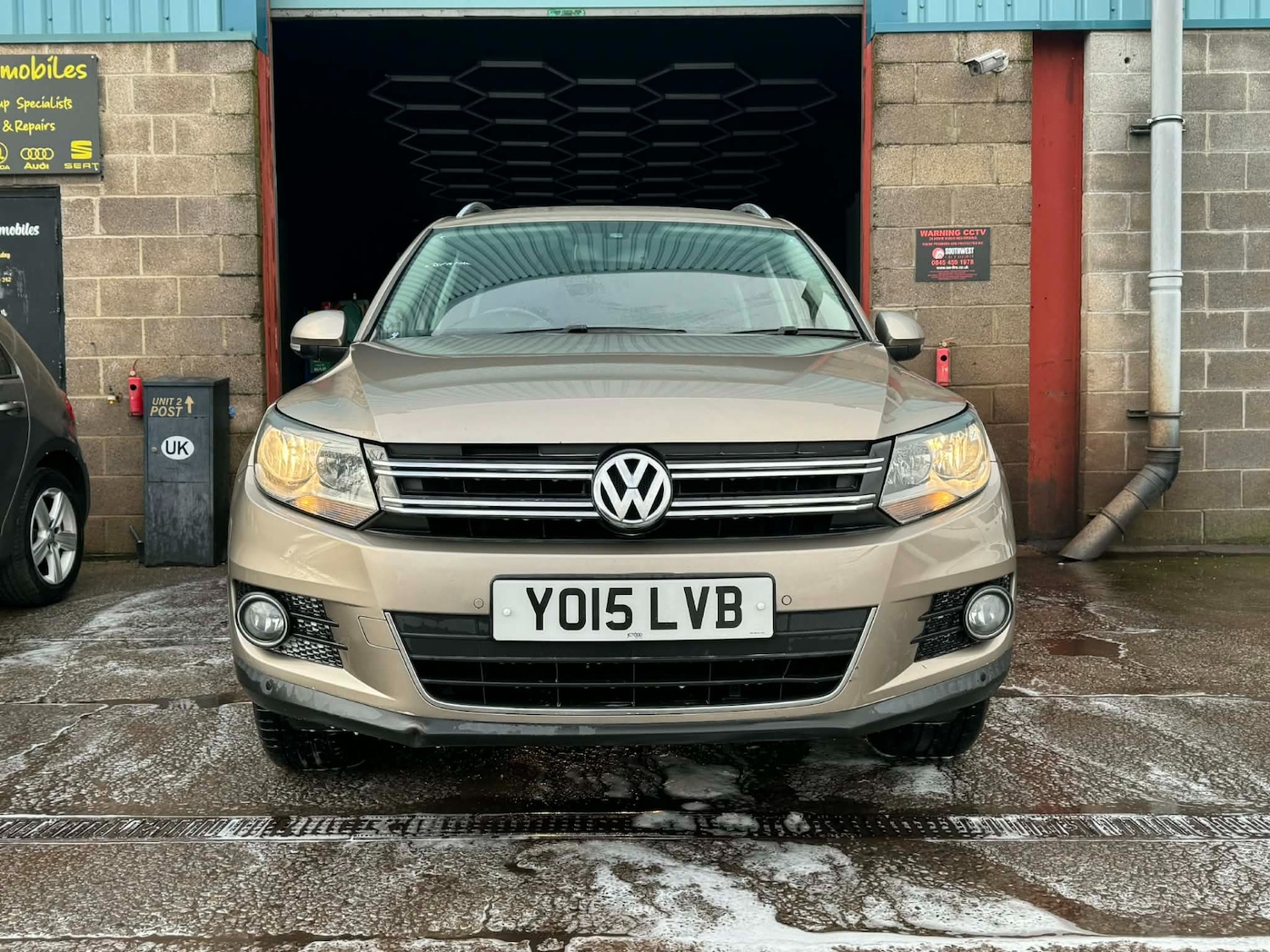 Used Volkswagen Tiguan 2015 for sale - 77545350: Photo 2