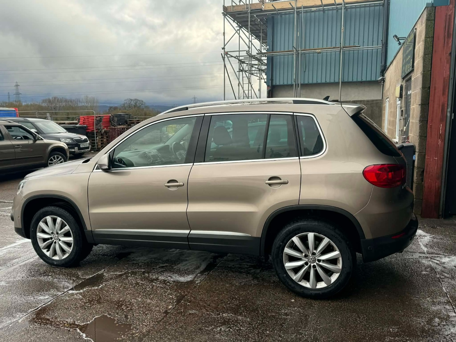 Used Volkswagen Tiguan 2015 for sale - 77545350: Photo 4