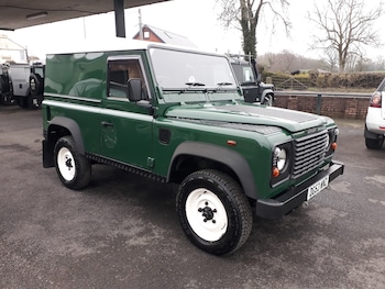 Land Rover Defender feature image